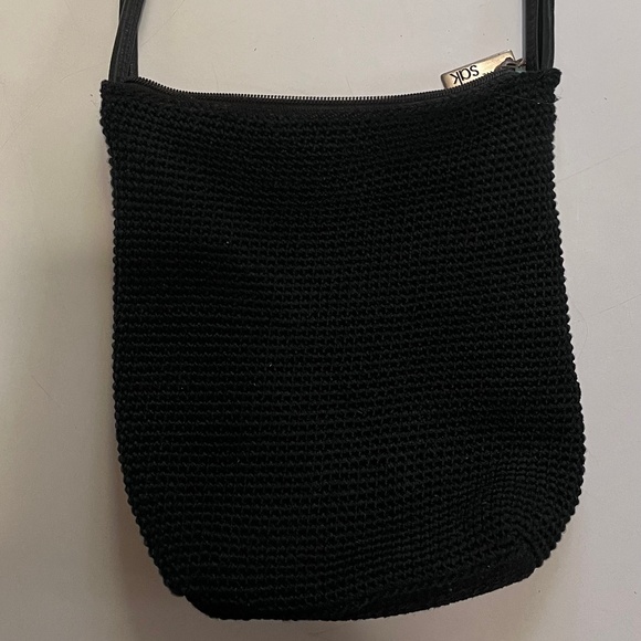 The Sak Black Crochet Shoulder Bag 🖤 Zip Top Knit Purse Boho Classic - Picture 1 of 4